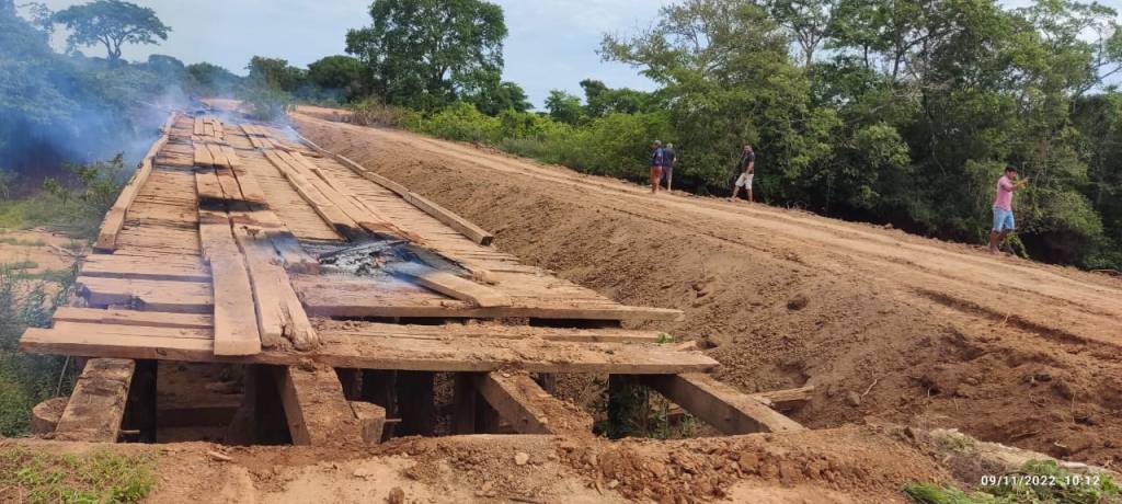 PONTE INCENDIADA PARA CONSTRUÇÃO IRREGULAR DE ATERRAMENTO TRAZ PROBLEMAS PARA OS&nbsp;KRAHÔ-TAKAYWRÁ