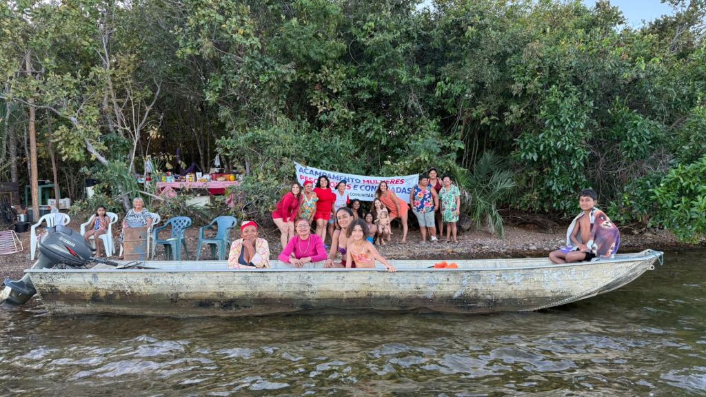 MULHERES PESCADORAS ACAMPAM NA ILHA BELA&nbsp;VISTA